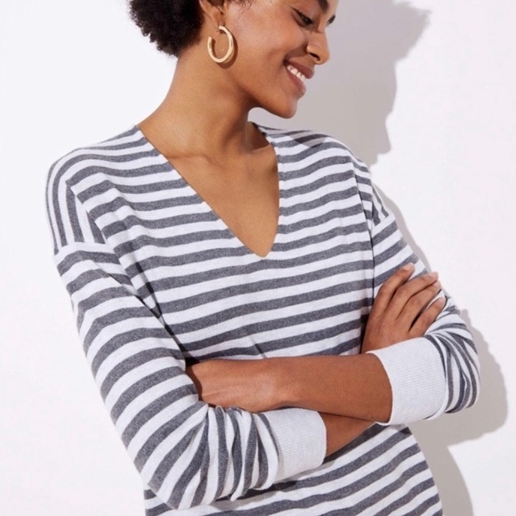 LOFT Woman Grey White Stripe V Neck Top Sweater Size XS - Picture 12 of 13